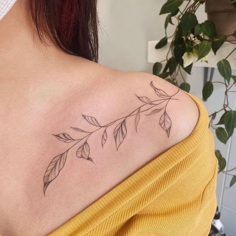 Shoulder Vine Tattoo, Best Chest Tattoos, Collar Bone Tattoo For Men, Collar Tattoo, Full Chest Tattoos, Vine Tattoo, Small Chest Tattoos, Bone Tattoos, Beautiful Flower Tattoos