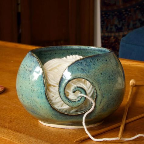 25 Pottery Enthusiasts Have Created Stunning And Attractive Items, And They've Shared Their Pride On This Online Group Pottery Present Ideas, Intermediate Pottery Ideas, Thrown Pottery Ideas Unique, Wheel Throwing Projects, Potters Wheel Projects, Ceramics Glazing Ideas, Homemade Pottery Ideas, Useful Ceramics, Crochet Pottery