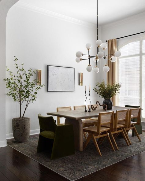 Transitional Dining Room - Audrey Scheck Design Transitional Design Dining Room, Dining Room End Chairs, Dining Room Corner Ideas, Modern Rustic Dining Room, Green Velvet Dining Chairs, Dining Area Ideas, Restoration Hardware Dining Room, Organic Dining Room, Open Concept Dining Room