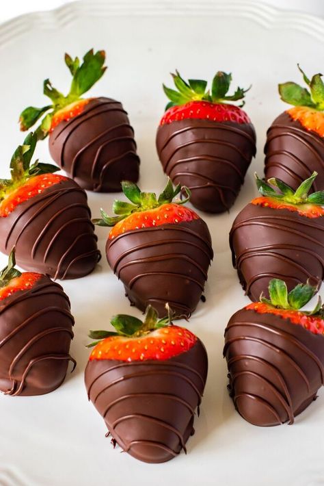 Make beautiful, delicious chocolate covered strawberries at home. They only take minutes to prepare, and they’re always sure to impress. I’ve got all the tips and tricks for perfect chocolate covered strawberries that look as good as they taste. Who doesn’t like chocolate covered strawberries? I haven’t met anyone that would turn down one of these beauties! They are perfect as the ending to a romantic dinner, a yummy treat for the kids, or just because you are craving chocolate cover… Melt Chocolate For Dipping, Chocolate Coconut Cookies, Melting White Chocolate, Frozen Chocolate, Strawberry Dip, Chocolate Coating, Chocolate Craving, Covered Strawberries, Chocolate Strawberries