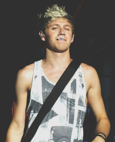 Frat Boy Niall Horan, Frat Boy Niall, Niall Horan Baby, Gambar One Direction, One Direction Niall, One Direction Images, Hello Lover, One Direction Photos, Irish Princess