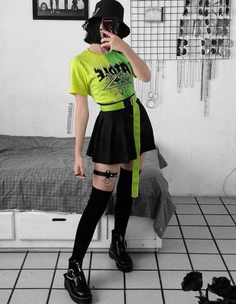 Black And Neon Outfit, Green Neon Outfit, Nct Outfits Inspiration, Nct Concert Outfit Ideas, Nct Concert Outfit, Modest Rave Outfits, Neon Green Outfit, Neon Outfit Ideas, Concert Outfit Aesthetic