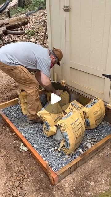 Dry Pour Concrete, Pour Concrete, Poured Concrete Patio, Diy Concrete Patio, Concrete Backyard, Concrete Pad, Concrete Diy Projects, Christmas Float Ideas, Diy Backyard Landscaping