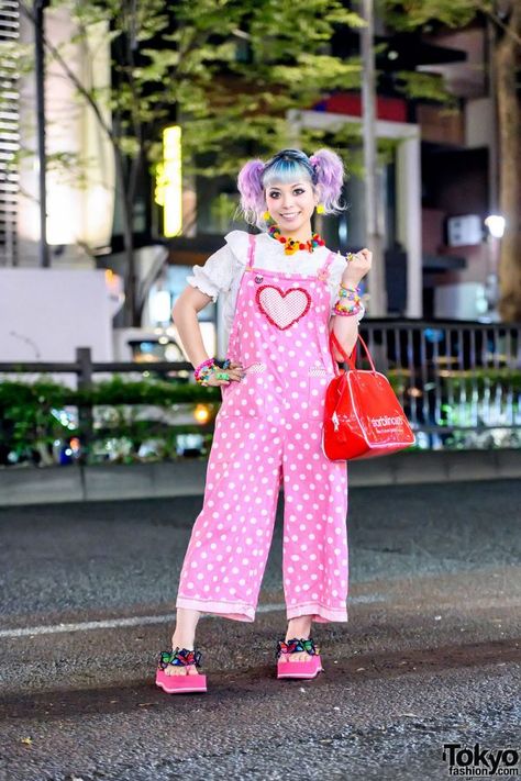 Japanese Kawaii Influencer in Harajuku w/ Pastel Hair, Pink Hime Overalls, Decora Accessories, Starblinc Bag & Platform Sandals – Tokyo Fashion Pastel Hair Pink, Decora Fashion Outfits, Outfits Overalls, Decora Accessories, Kidcore Fashion, Cute Kawaii Outfits, Japanese Fashion Kawaii, Kawaii Outfits, Wardrobe Makeover