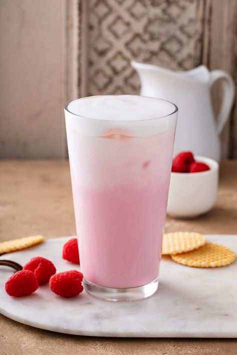 How to Make A Copycat Starbucks Pink Drink at Home Using Just 3-Ingredients Starbucks Pink Drink At Home, Pink Drink Copycat, Fun Kids Drinks, My Heavenly Recipes, Starbucks Pink Drink, Kids Drinks, Heavenly Recipes, Drink At Home, Pink Wedding Rings