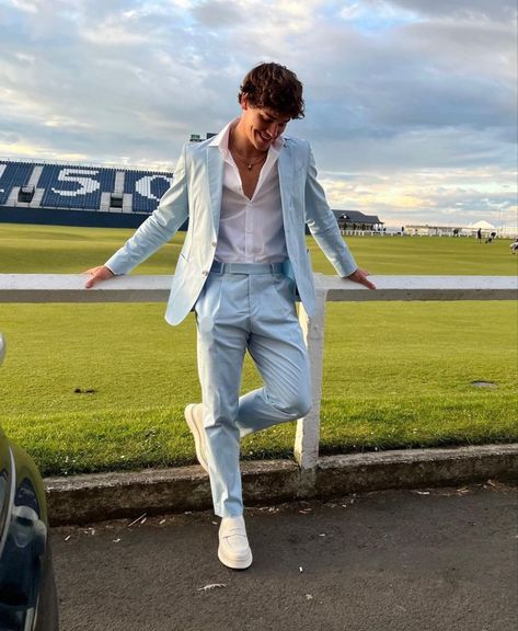 22 Best Graduation Outfits for Boys 2023 #graduationoutfits #menswear #teenoutfits #outfittrends Guys Prom Outfit, Guys Prom, Prom Outfits For Guys, Prom Suit, Noah Beck, Prom Outfit, Outfits For Guys, Prom Suits, Prom Outfits