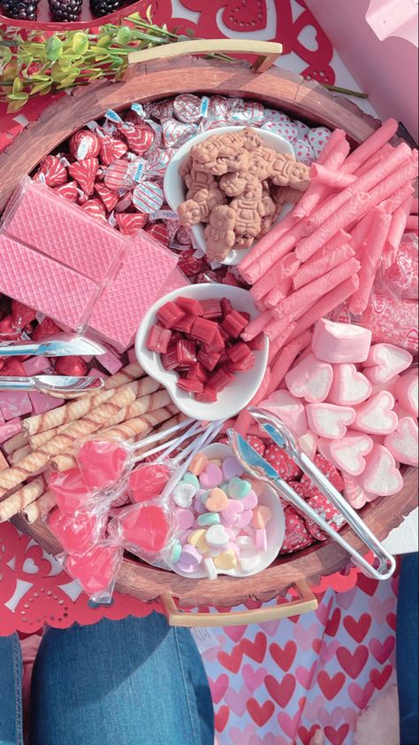 Pink Snacks, Birthday Sleepover, Birthday Barbie, Sleepover Food, Junk Food Snacks, Party Snack, Sleepover Ideas, Pink Foods, Barbie Party