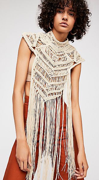 #boho #top #bohochic #bohemian #bohostyle #festival #macrame Macrame Clothes, Macrame Fringe, Burning Man Fashion, Look Festival, Macrame Dress, Coachella Dress, Fringe Top, Boho Chic Outfits, Fashionista Clothes