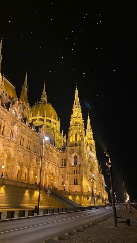 Living In Vienna Aesthetic, Budapest In December, Budapest At Night, Hungary Parliament, Budapest Hungary Aesthetic, Aesthetic Budapest, Parliament Budapest, Hungary Aesthetic, Budapest Architecture