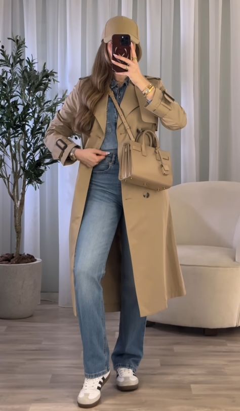 Winter In Spain Outfits, Trent Coat, Trench Outfit, Trench Beige, Trench Coat Outfit, Beige Outfit, Fashion Top Outfits, Stylish Work Attire, Woman Suit Fashion