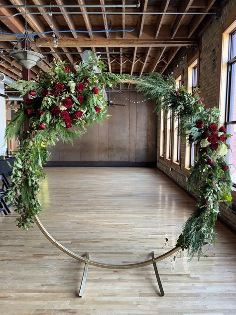 Winter Floral Arch, Circle Backdrop With Red Flowers, Christmas Floral Arch, Christmas Circle Arch, Wreath Backdrop, Christmas Floral Installation, Winter Wedding Arch Flowers, Evergreen Wedding Arch, Christmas Outdoor Photoshoot