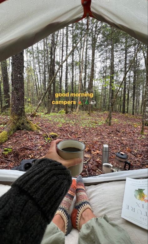 Cute Camping Aesthetic, Camping Picture Ideas, Camping Trip Aesthetic, Fall Camping Aesthetic, Camping Astethic, Camping Autumn, Camping Inspo, Granola Girl Aesthetic Outfits, Autumn Camping