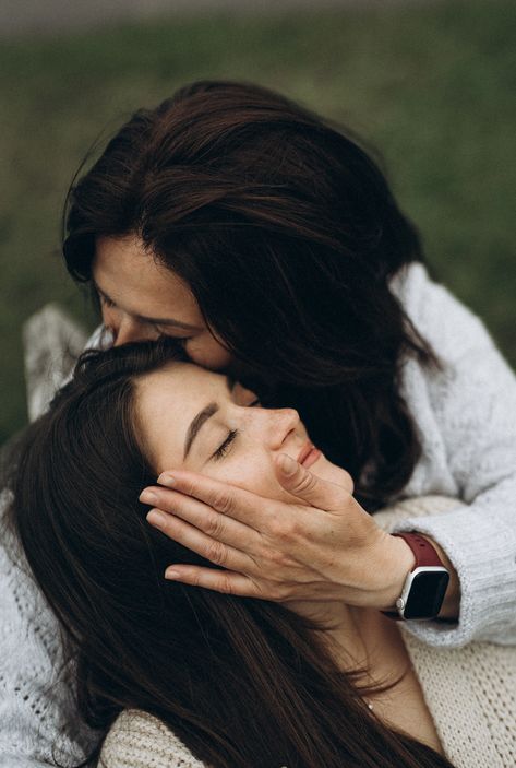 Mother and daughter photoshoot in a wild field Older Family Photography, Mother Daughter Wedding Photos, Mother And Daughter Photoshoot, Punk Photoshoot, Mom Daughter Photography, Mommy Daughter Photoshoot, Mother Daughter Poses, Daughter Photo Ideas, Mommy Daughter Photos