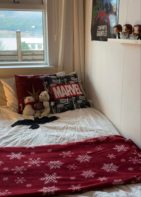 Avengers Bedroom Aesthetic, Marvel Dorm Room, Marvel Room Decor Aesthetic, Marvel Themed Room Aesthetic, Spider Man Room Decor Aesthetic, Marvel Inspired Room, Marvel Decorations Room, Nerdy Bedroom Aesthetic, Spider Man Room Aesthetic