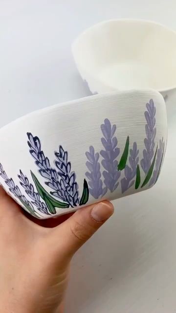 Painted Pottery Ideas Aesthetic, Paint 2024, Pots Painting, Pottery Idea, Ceramics Bowls Designs, Ceramic Cafe, Diy Pottery Painting, Glaze Ideas, Mug Crafts