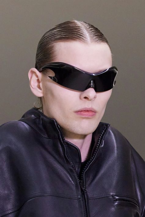 Balenciaga Fall 2023 Ready-to-Wear Fashion Show | Vogue Punk Sunglasses, Futuristic Sunglasses, Goggle Sunglasses, Frameless Sunglasses, Y2k Sunglasses, One Piece Man, Future Style, Rimless Sunglasses, Sports Sunglasses