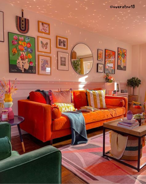 Living Room Ideas Colourful, Boho Living Room Colourful, Maximalistic Living Room, Groovy Aesthetic Living Room, Lesbian Living Room, Living Rooms With Red Couches, Small Living Room Eclectic, 70s Inspired Living Room Modern, Small Apartment Living Room Colorful