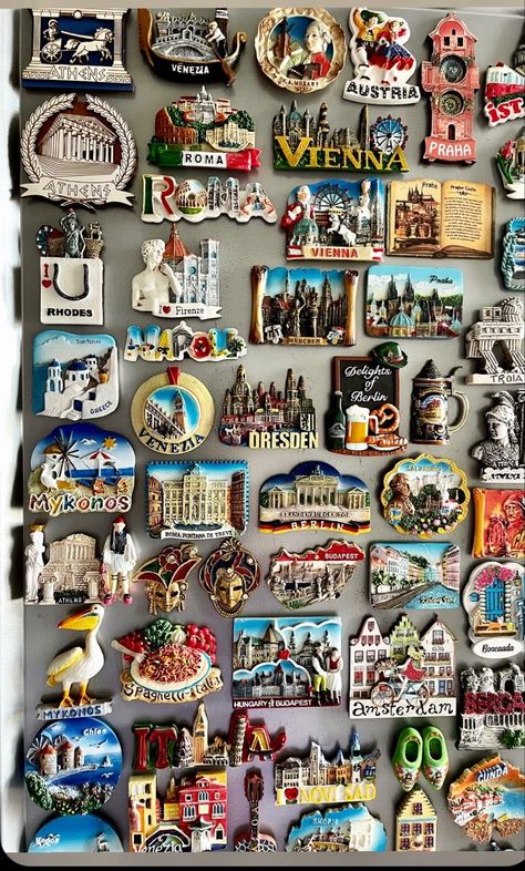 Travel Souvenirs Ideas, Travel Magnets Display Ideas, Travel Souvenirs Display, Souvenir Display, Wish Board, Enjoy The Little Things, Travel Wall, Dream Lifestyle, Travel Souvenirs