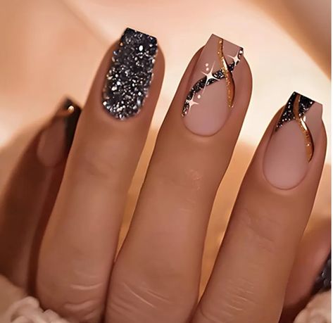 Black Gold Silver Nails Art Designs, Classy Nail Art Ideas, Birthday Nail Designs, Fake Nails With Glue, Blush Nails, Love Is In The Air, Stick On Nails, Christmas Nail Designs, Nail Designs Spring