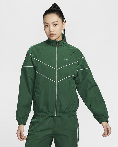 Nike Windrunner Women's Loose UV Woven Full-Zip Jacket. Nike IN Nike Rain Jacket, Nike Windrunner, Casual Pants Style, Jacket Nike, Woven Jacket, Pants Style, Nike Green, Green Jacket, Zip Jacket