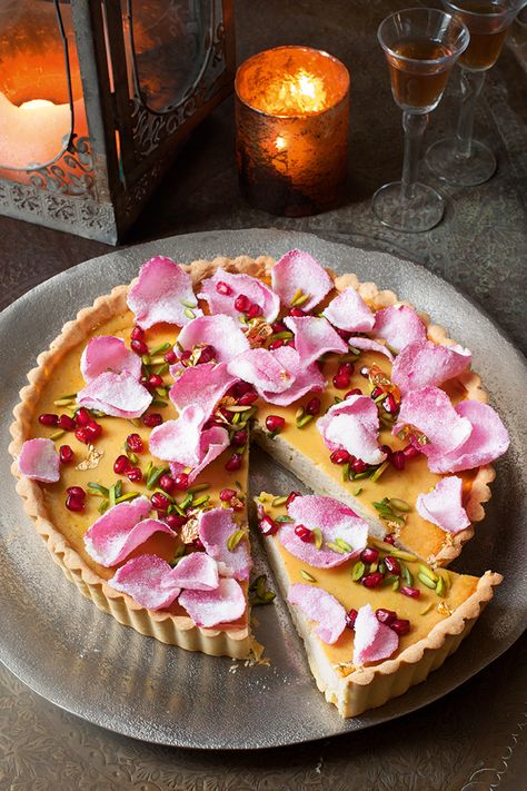 Rose petal curd tart with pomegranate and pistachio Rose Tart, Pistachio Tart, Garden Cooking, Rose Flavored, Rose Recipes, Savory Tart, Sweet Pie, Fancy Desserts, Sweet Tarts