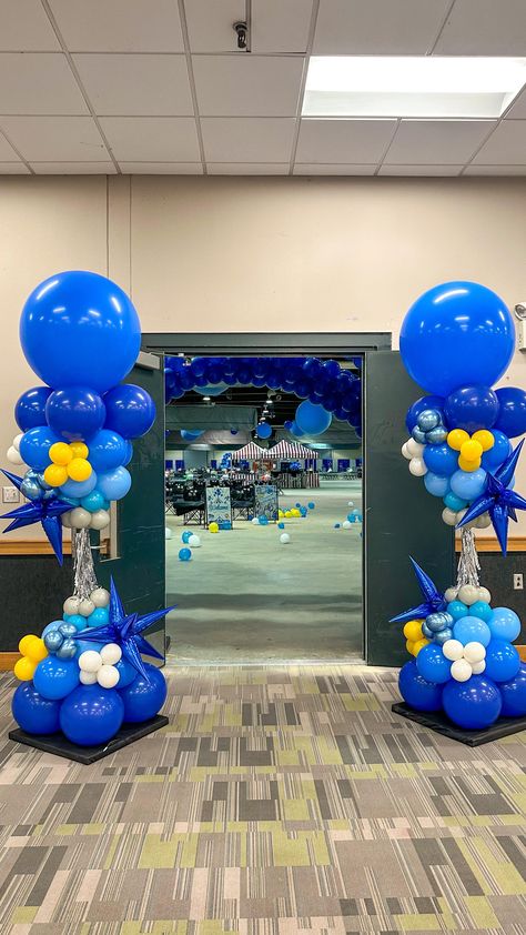 🤩Behind the scenes CRAZY TOWER edition!🤩 There were 12 of these lovely towers made and they were such a hit! Crazy towers are so… | Instagram Ballon Stand Decor, Balloons Arrangements, School Balloons, Basketball Themed Birthday Party, Finding Nemo Party, Trunk Party, Balloon Tower, Deco Ballon, Balloon Company