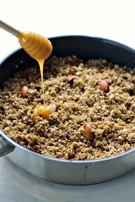 Pan Granola, Stovetop Granola, Healthy Homemade Granola, Vegeterian Recipes, Homemade Granola Healthy, Easy Granola, Fun Easy Recipes, Granola Recipes, Homemade Granola