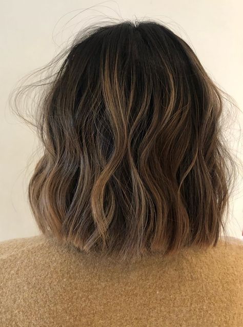 50 Blunt Cuts and Blunt Bobs That Are Dominating in 2020 - Hair Adviser Rambut Brunette, Hair Adviser, Shoulder Length Hair Cuts, Wavy Bobs, Penteado Cabelo Curto, Brown Blonde Hair, Shoulder Length Hair, Brunette Hair, Balayage Hair