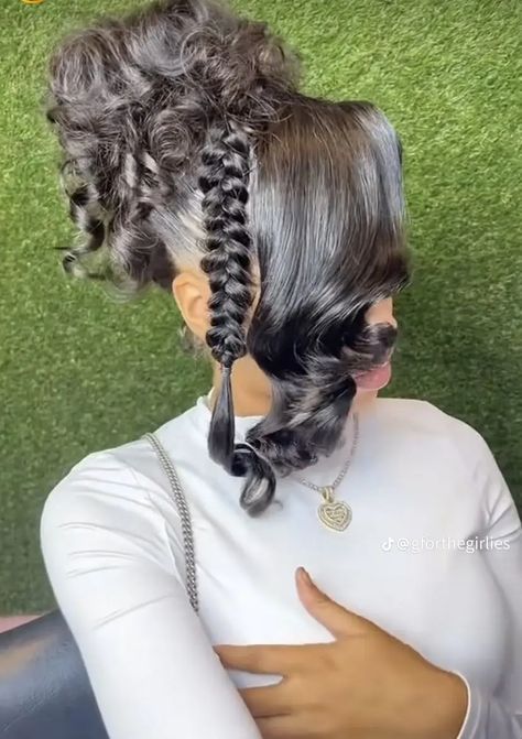 V Part Weave Ponytail, Creative Ponytail Hairstyles, Bow Ponytail Hairstyle, Pretty Hairstyles For Prom, Slick Hairstyles Black Women, Prom Wig Hairstyles, Bow Hairstyle Black Women, Pony Styles, Sleek Ponytail Hairstyles