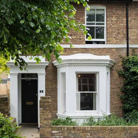 Take-a-look-inside-this-London-Victorian-semi-with-a-modern-edge-exterior English Terrace House Interior, London Terrace House Interior, Victorian Terrace House Exterior, Terraced House Exterior, Modern Victorian House Plans, Modern British House, English House Exterior, Victorian House London, Modern Victorian Decor