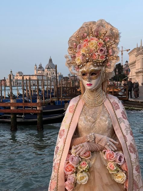 Venice Italy Masquerade, Venetian Clothing, Venice Carnival Aesthetic, Venetian Outfit, Venice Mask Carnival, Venice Carnaval, Carnivale Venice, Carnivale Costume, Masquerade Aesthetic