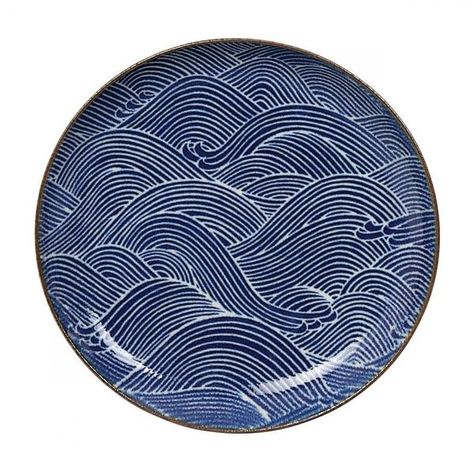 amp; Made in Japan In a rich indigo on crisp white, the Seigaiha collection features beautifully detailed waves in a striking pattern. They are the traditional lucky motif in Japanese symbolism, representative of the boundless ocean, the flow of energy and good fortune. Like the other ‘Fine Patterns’, Burashi and Fleur the Ligne, Seigaiha pieces are made from high quality Japanese porcelain with an elegant matte finish 21.5X3CM This product is microwave resistant Made in Japan Ceramic Plates Designs, Assiette Design, Japanese Plates, Tokyo Design, Pottery Painting Designs, Keramik Design, Painted Plates, Blue Pottery, Ceramics Pottery Art