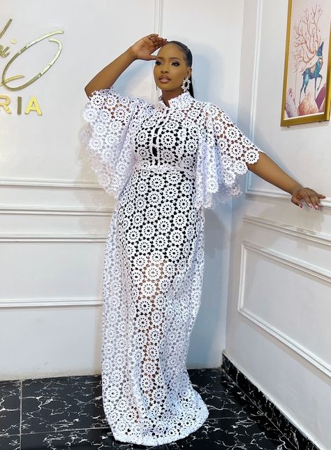 White Guipure Lace Dress, Wrapping Gown Lace Styles, Lace Hand Styles, Lace Gown Style For Women, Big Madam Lace Gown, Style For White Lace Gown, African White Lace Dress, White Nigerian Lace Styles, Lace Gowns For Women