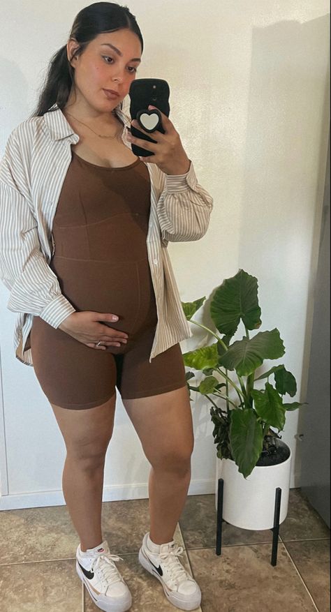 Maternity outfit, romper outfit, pregnancy romper, comfy outfit Comfy Maternity Outfits, Maternity Ootd, Pregnancy Outfits Casual, Stylish Maternity Wear, Summer Pregnancy Outfits, Maternity Romper, Casual Maternity Outfits, Summer Maternity Fashion, Maternity Clothes Summer