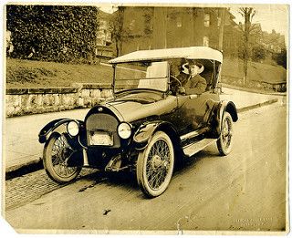 1900s Aesthetic, Automobile Companies, New York Tours, Classic Sports Cars, Vintage Radio, Car Posters, Classic Cars Vintage, Rare Photos, Cadillac