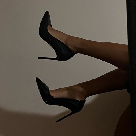 007 Aesthetic, Pointed Heels Outfit, Black Heels Prom, Aesthetic Heels, Black Pointed Heels, Black Pointed Toe Heels, High Heels For Women, Party Wedding Dress, Formal Heels