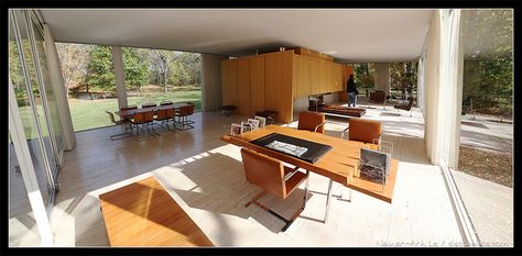 Farnsworth Hosue Interior. Mies van der Rohe. Plano, Illinois. 1951 Bauhaus Interior Design, Bauhaus Interior, Modernist Interior, Farnsworth House, Design Blogs, Architectural Styles, Mid Century Modern Interiors, Bauhaus Design, Van Der Rohe