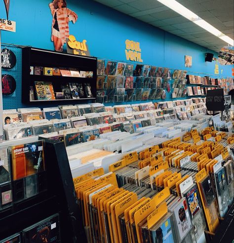 blue orange record store vinyls vintage y2k thrifting Orange Y2k Aesthetic, Blue And Orange Aesthetic, Record Store Aesthetic, Ella Core, Store Aesthetic, Orange Aesthetic, Aesthetic Stuff, Yellow Aesthetic, Blue And Orange