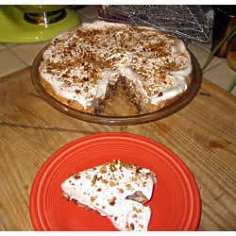 Pecan Delite Pie Recipe Pecan Delight Pie, Pecan Delight, Ritz Cracker Recipes, Chocolate Peanut Butter Pie, Pie Tin, Ritz Crackers, Köstliche Desserts, Whipped Topping, Egg Whites