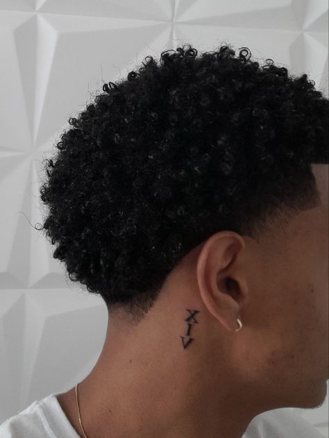 Ethiopian Hairstyles, Tapered Haircut Black, New Hairstyle Quotes, Low Taper Haircut, Taper Fade Afro, Afro Hair Fade, Afro Fade Haircut, Pixie Haircuts For Thick Hair, Hairstyle Quotes