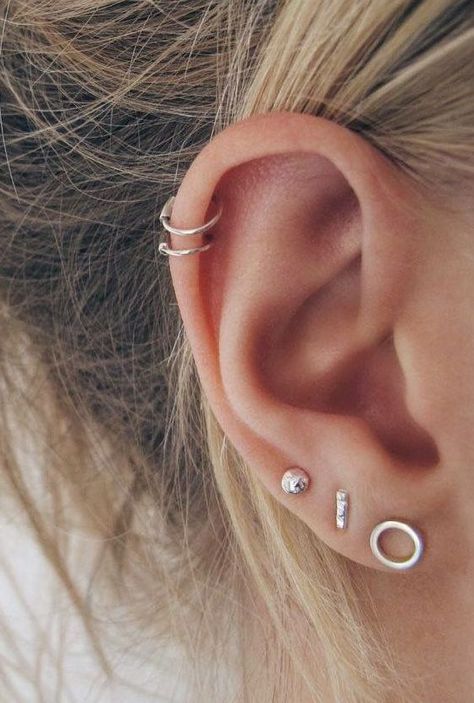 stacked lobe piecrings and a double helix one with mix and match minimalist earrings stud and hoop ones Ear Piercing Helix, Conch Ring, Ear Peircings, Ear Piercing Ideas, Cool Ear Piercings, Pretty Ear Piercings, Piercing Tragus, Multiple Ear Piercings, Cute Ear Piercings