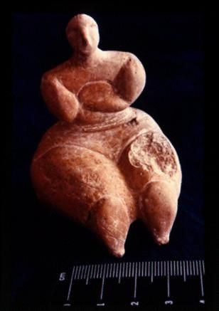 Magna Mater,The Great Mother : In almost every ancient mythology , there is a female Mothergoddess at the beginning of time . Fertility was known as a female power. Great Mother, Female Power, Ancient Mythology, Broad Shoulders, Powerful Women, Fertility, Photo Art, Greek Statue, Figurines