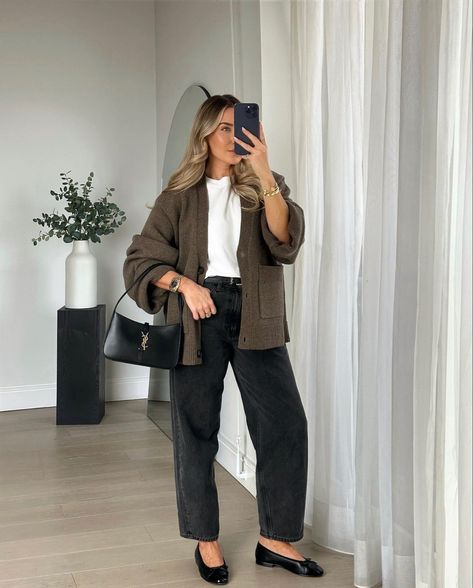 Office Outfits Women Casual, Black Baggy Jeans, Chic Business Casual, Estilo Indie, Office Casual Outfit, Professional Outfits Women, Office Outfits Women, Business Casual Outfits For Work, Fall Outfits For Work