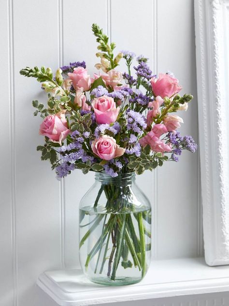 Shopping edit – best flower subscriptions to fill homes with glorious blooms Garden Island Ideas, Garden Wall Decoration, Pink Flower Arrangements, Garden Island, Unique Flower Arrangements, Fresh Flower Bouquets, Flower Subscription, Flowers Vase, Flower Vase Arrangements