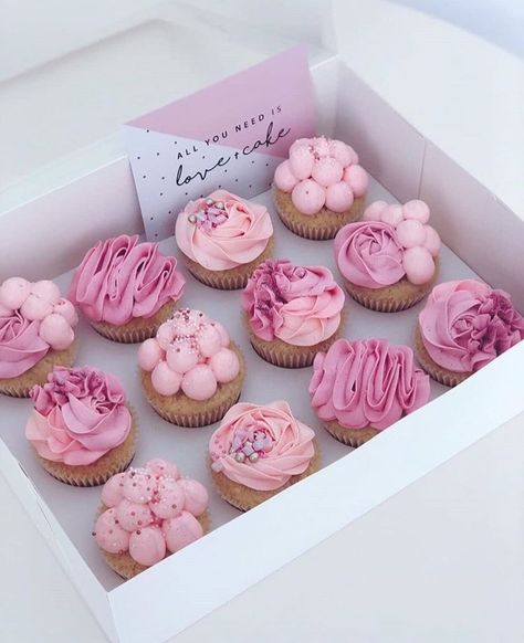 Mini Vanilla Cake Recipe, Cupcakes Design, Cupcake Decorating Tips, Cupcake Cake Designs, Cake Decorating Frosting, Vanilla Cake Recipe, Cupcake Designs, Cake Business, Pink Cupcakes