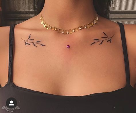 Mini Symmetrical Leaf Collarbone Tattoo Collar Tattoo, 심플한 그림, Polynesian Tattoos, Bone Tattoos, Collar Bone Tattoo, Classy Tattoos, Discreet Tattoos, Subtle Tattoos, Elegant Tattoos