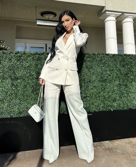 Real Estate Outfits For Women, Real Estate Outfits, Selling Sunset, Hit Girls, Fashionable Work Outfit, Chic Dress Classy, Business Attire Women, Stylish Work Attire, All White Outfit