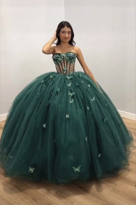 Emerald Quince Dress Emerald Green Ball Gown Corset, Forest Green Sweet Sixteen Dress, Green Corset Quinceanera Dresses, Dark Green Quinceanera Dresses Long, Quince Dresses Corset, Emerald Green Butterfly Quince Dress, Emerald Green Debut Gown, Emarld Green Quinceanera Dresses, Emarld Green Quince Dress