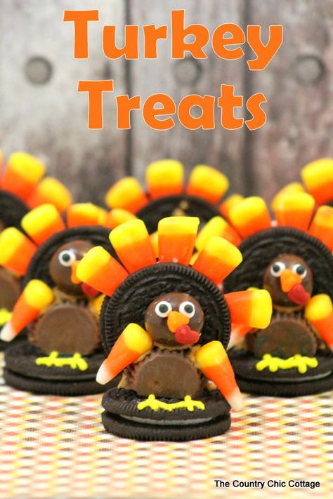 These turkey treats are so easy to make!  Try then in the fall for Thanksgiving! Oreo Turkey, Turkey Treats, Fun Thanksgiving Desserts, Turkey Cookies, Thanksgiving Cookies, Thanksgiving Treats, Thanksgiving Crafts For Kids, Oreo Dessert, S'mores