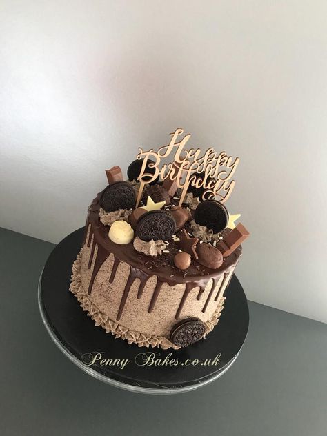 Cake Designs For 24th Birthday, Best Chocolate Cake For Birthday, Chocolate And Oreo Cake, Cute Birthday Cakes Chocolate, Best Chocolate Cake Design, Oreo Bday Cake, Oreo Cake Designs Birthday, New Chocolate Cake Design, Chocolate Cake With Candy On Top